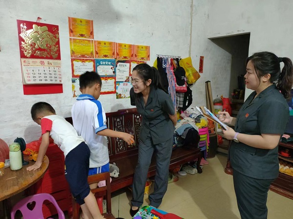 法官到沙浦镇离婚案件当事人家中了解情况-600.jpg 法官到沙浦镇离婚案件当事人家中了解情况-600.jpg